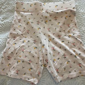 Forever 21 pink flower biker shorts 💗🌸